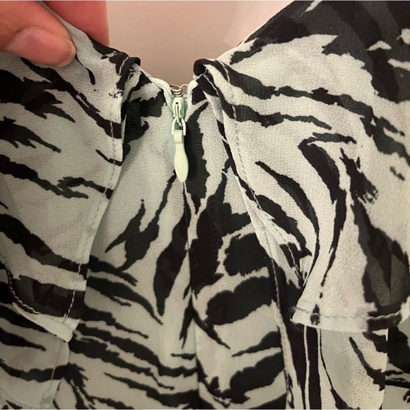 WAYF barely worn Maxi dress. - Picture 3 of 4